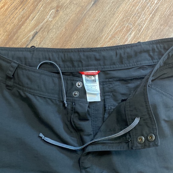 TNF North Face Convertible Zip Off Hiking Pants Capri Shorts Excellent Condition - Picture 8 of 11